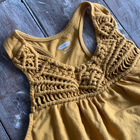 Old navy tank top gold with macrame detail - Picture 2 of 4